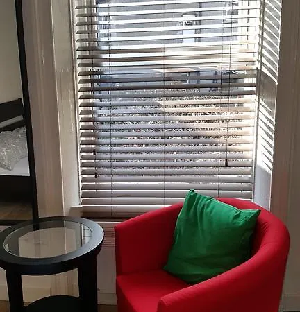 Sherrard Street Apartament