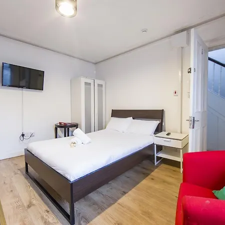 Sherrard Street Apartment *